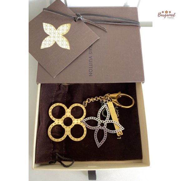 Authentic LOUIS VUITTON Goldtone Tapage Key Holder And Bag Charm - Picture 11 of 12